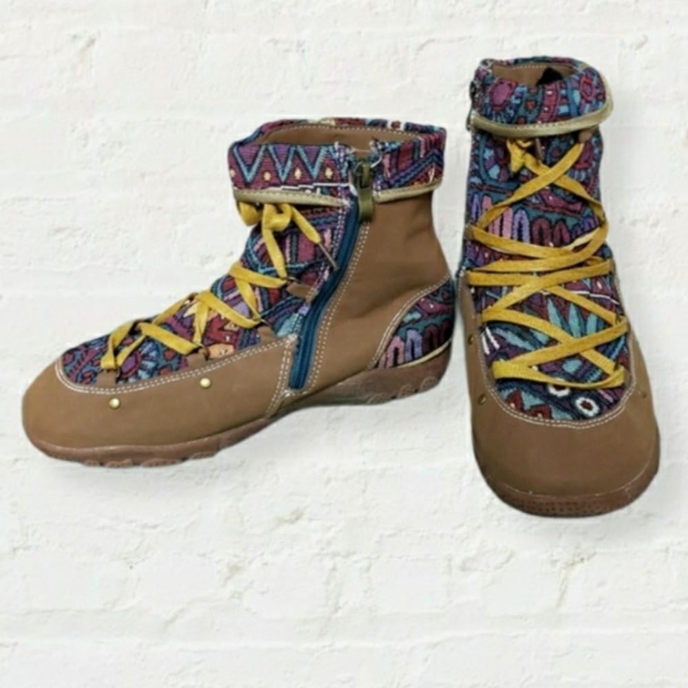 Retro style size 8 embroidered zip up round toe booties